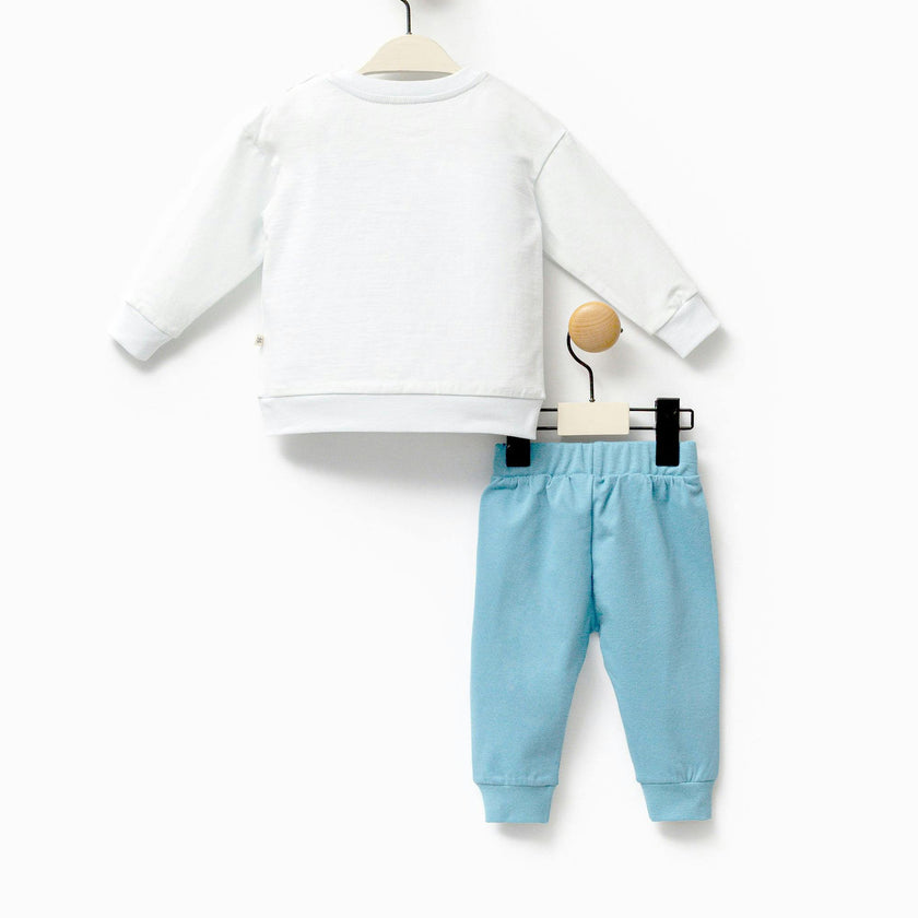 White Winter Goose Graphic Outfit