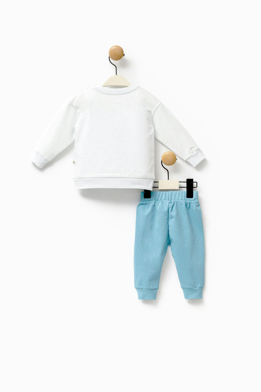 White Winter Goose Graphic Outfit