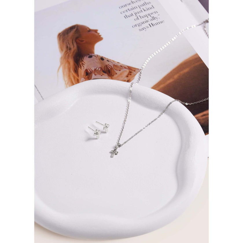 Brooklyn Cross Necklace - Cable Chain