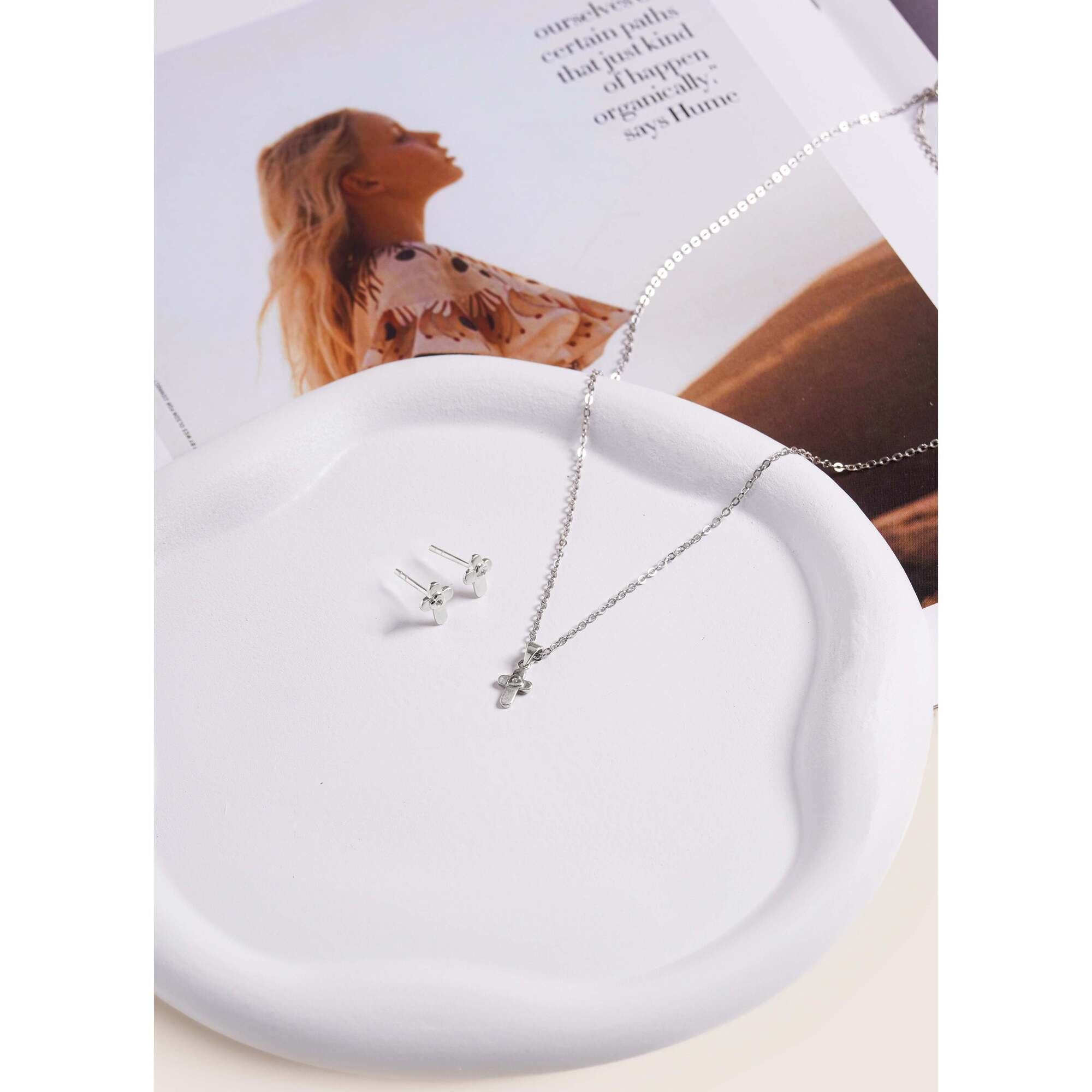 Brooklyn Cross Necklace - Cable Chain