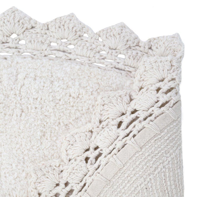 Perla Hand-Tufted Crochet Lace Trim Round Rug
