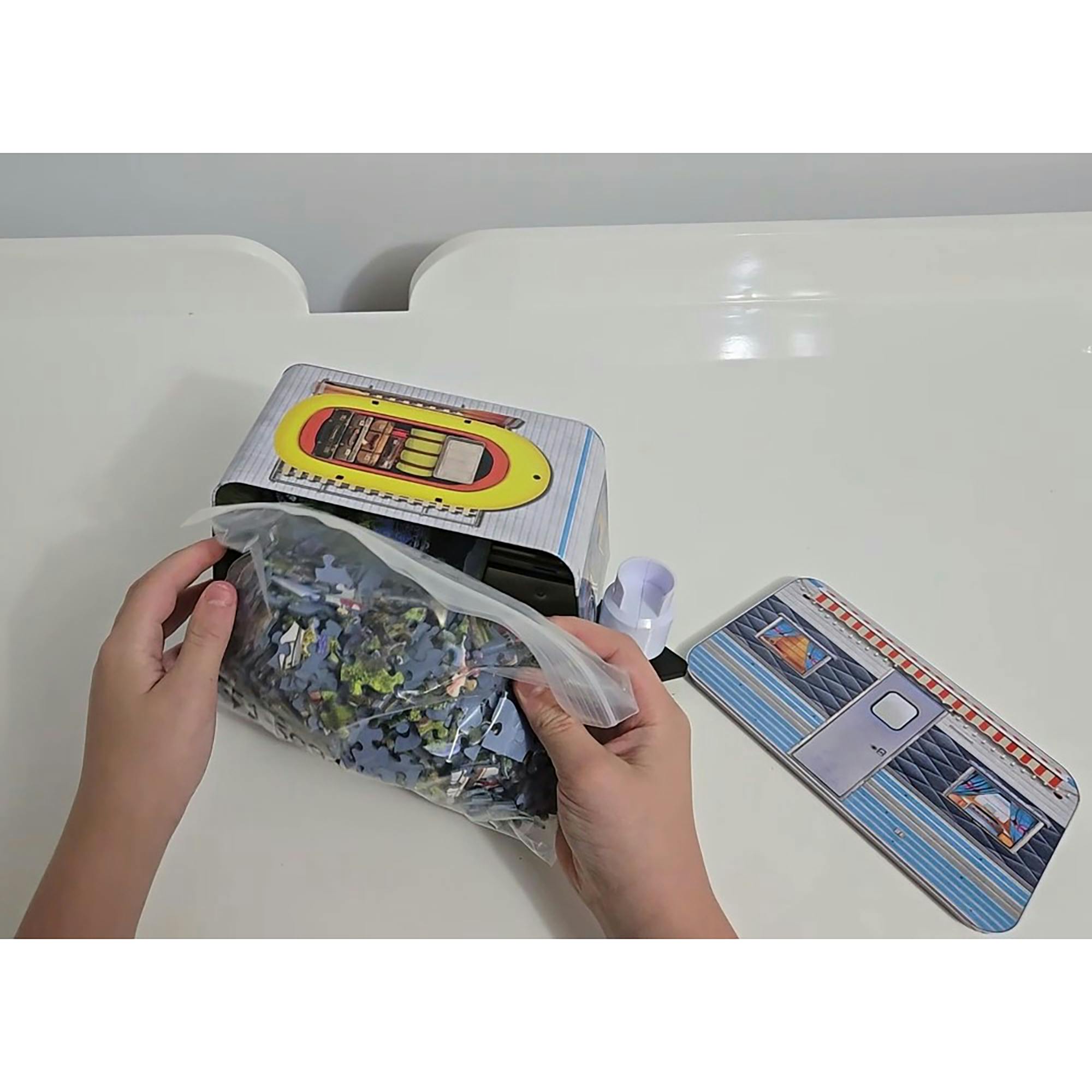 Camping Trailer Tin - 550 PC Puzzle