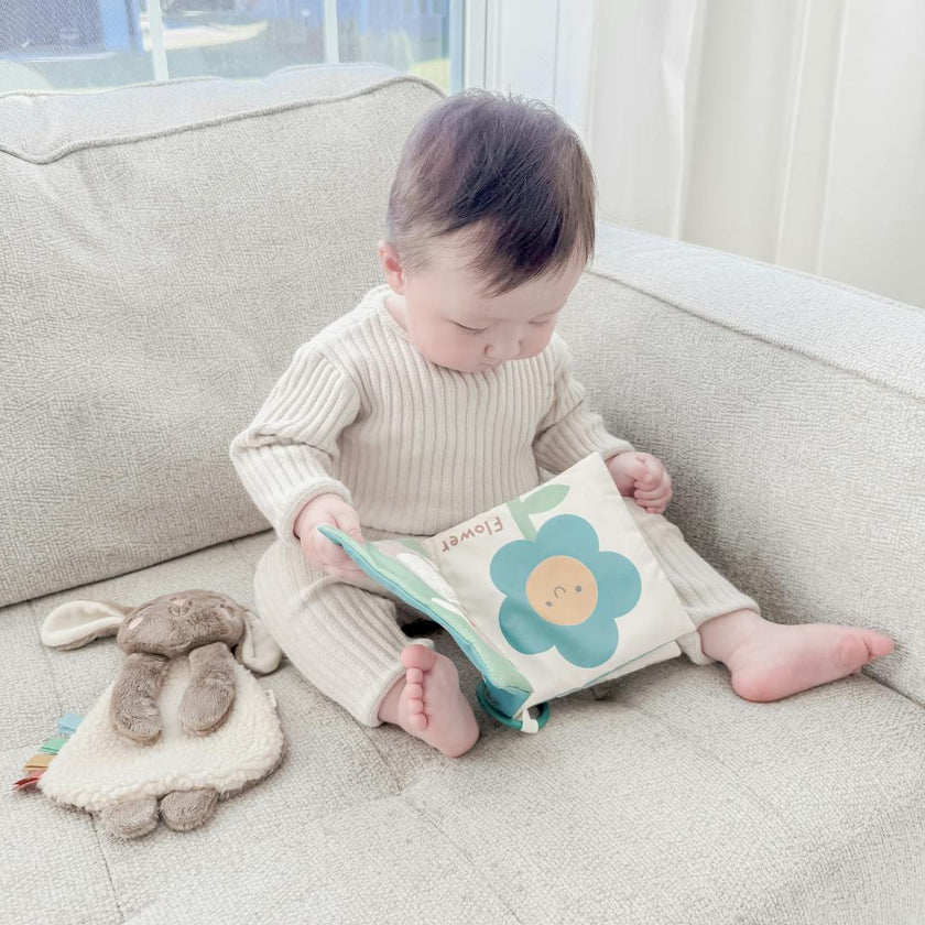 Itzy Learn & Snuggle Gift Set™