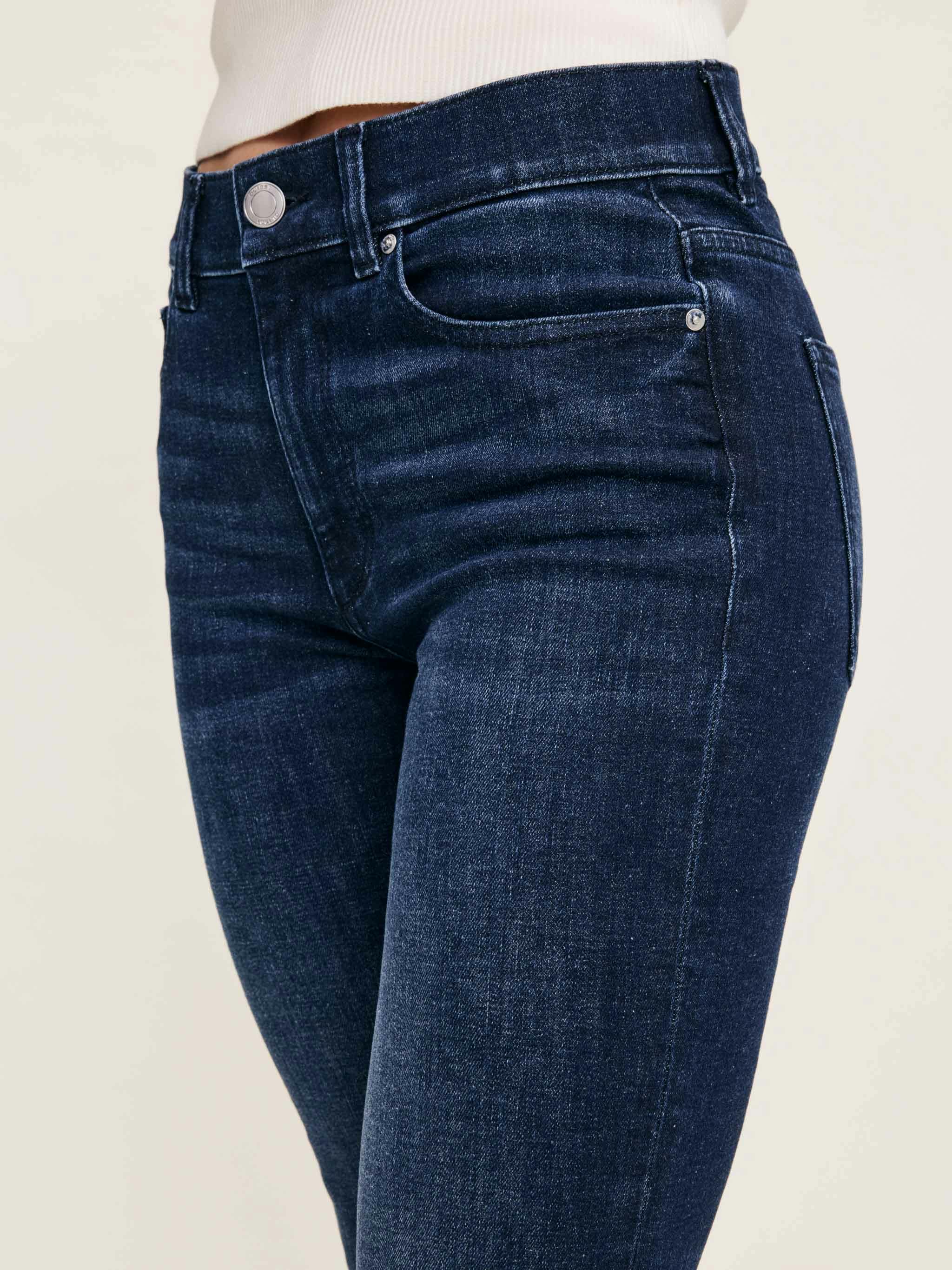Halle Straight Petite High Rise Instasculpt™ 25.5